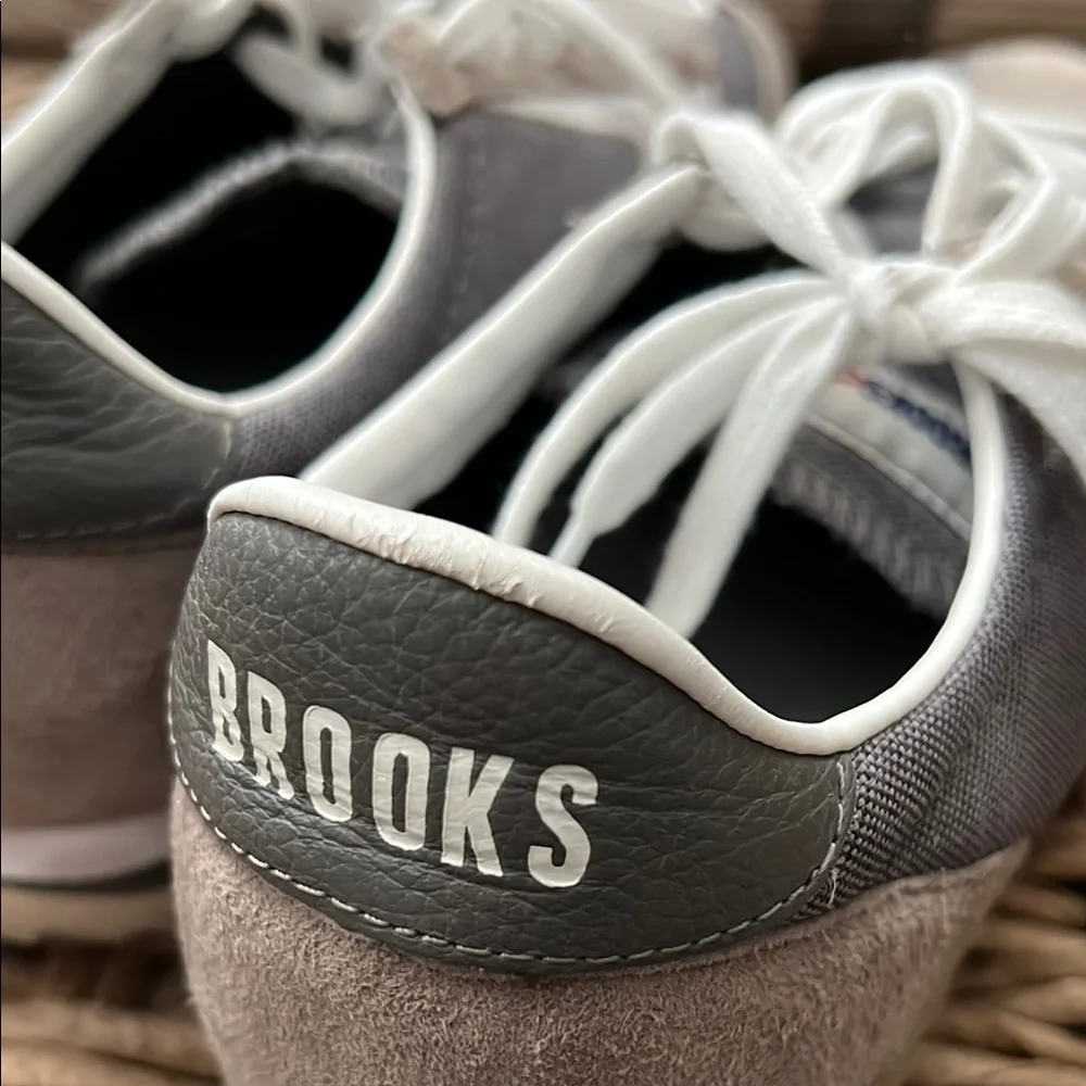 Vintage Brooks Gray and White Women's Sneakers - Picture 12 of 12
